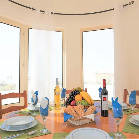 빌라 Villa In Gale Near Stunning Beaches *