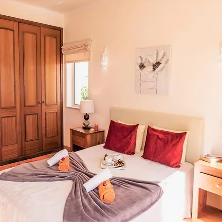 Villa In Gale Near Stunning Beaches 빌라 알부페이라