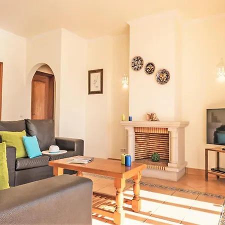 Villa Villa In Gale Near Stunning Beaches
